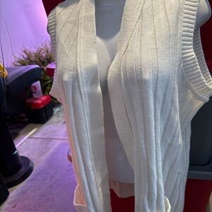 Elegant White Sleeveless Sweater Vest p23